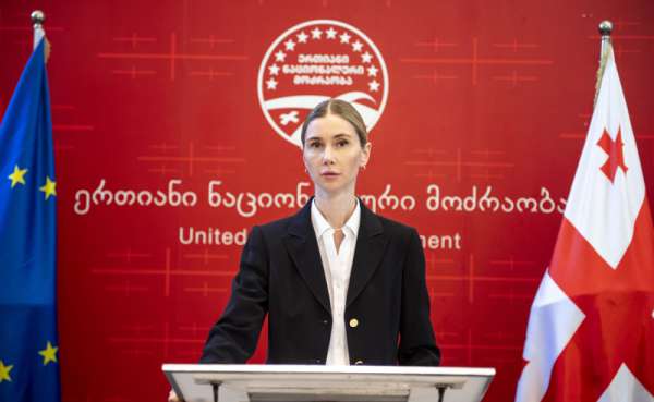 “კაცმა ბრიუსელში ოპოზიციის თვითგამოცხადებულ ელჩად დაინიშნა თავი, ციხის შიშით ქვეყნიდან გაიქცა და იქიდან გვმოძღვრავს, გიორგი გახარია ირელევანტურ კლოუნად იქცა” - თინა ბოკუჩავა