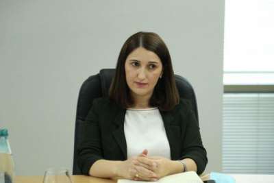 “"ძალიან მძიმე საყურებელია რაც ხდება. ვისაც გიხარიათ ან ვისთვისაც ეს სულ ერთია, ძალიან მალე საკუთარ თავზე გამოცდით რას ნიშნავს როცა უსამართლობისგან ვერც ერთი სახელმწიფო უწყება დაგიცავთ” - ლონდა თოლორაია