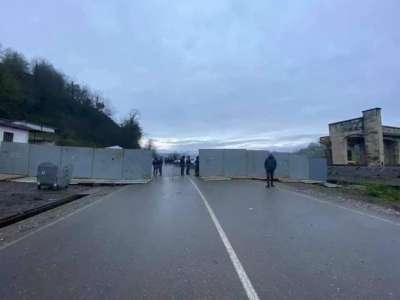 ნამახვანისკენ მიმავალ გზაზე პოლიციამ რკინის &quot;კედელი&quot; აღმართა