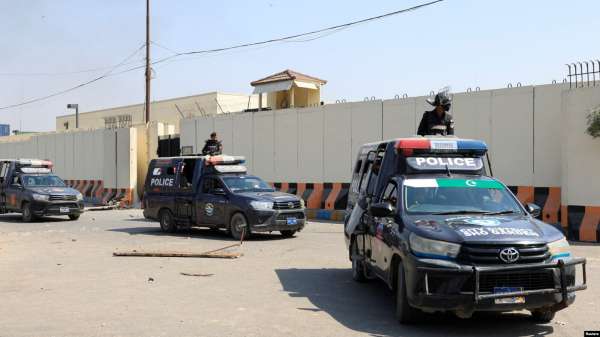 ირანის ხელისუფლების მხარდამჭერებმა პაკისტანში აშშ-ის საკონსულოზე თავდასხმა სცადეს