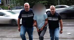 &quot;ავტომობილით გადაადგილებისას საპირისპირო ზოლში გადავიდა, მეორე ავტომობილს შეეჯახა და...&quot; - თბილისში მამაკაცი დაჭრეს, დაკავებულია 2 პირი: დანაშაულის დეტალები