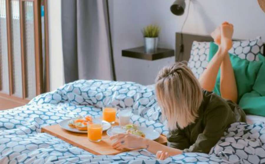 რატომ არ შეიძლება დაწოლილ მდგომარეობაში საკვების მიღება