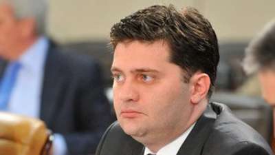 &ldquo;რამდენიმე თვეა ჩამოვედი და ჩემი გადაადგილება მუდმივი მეთვალყურეობის ქვეშაა, ასე ვიცხოვრე ეს თვეები, პრობლემების გარეშე - ადვოკატი რა ჭირად მჭირდება?! სასამართლო არსებობს, კანონი, თუ რა? ფარსში მონაწილეობას არ მივიღებ!&rdquo; - ბაჩო ახალაია