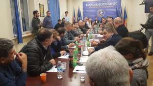 ორი დაპირისპირებული მხარე და მომრიგებელი “ნაცმოძრაობა” - რას ნიშნავს ოპოზიციაში გაჩენილი ახალი კონფიგურაცია