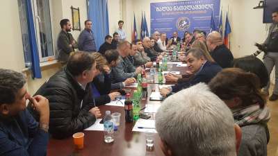 ორი დაპირისპირებული მხარე და მომრიგებელი &ldquo;ნაცმოძრაობა&rdquo; - რას ნიშნავს ოპოზიციაში გაჩენილი ახალი კონფიგურაცია