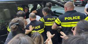 შსს-ს ინფორმაციით, რუსთაველის გამზირზე მიმდინარე საპროტესტო აქციაზე ადმინისტრაციული წესით 16 პირია დაკავებული