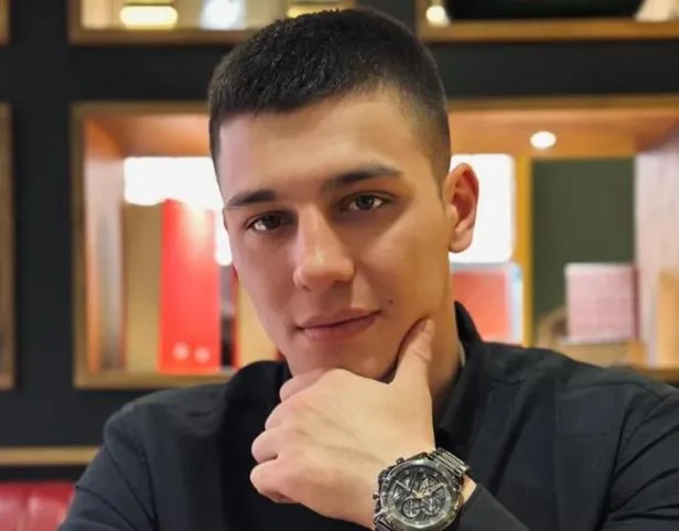 პოლიციამ აფხაზი ბლოგერის, დაურ ბუავას გარდაცვალების ფაქტზე გამოძიების ფარგლებში ნარკოტიკული საშუალების შეძენა-შენახვის ბრალდებით ორი პირი დააკავა